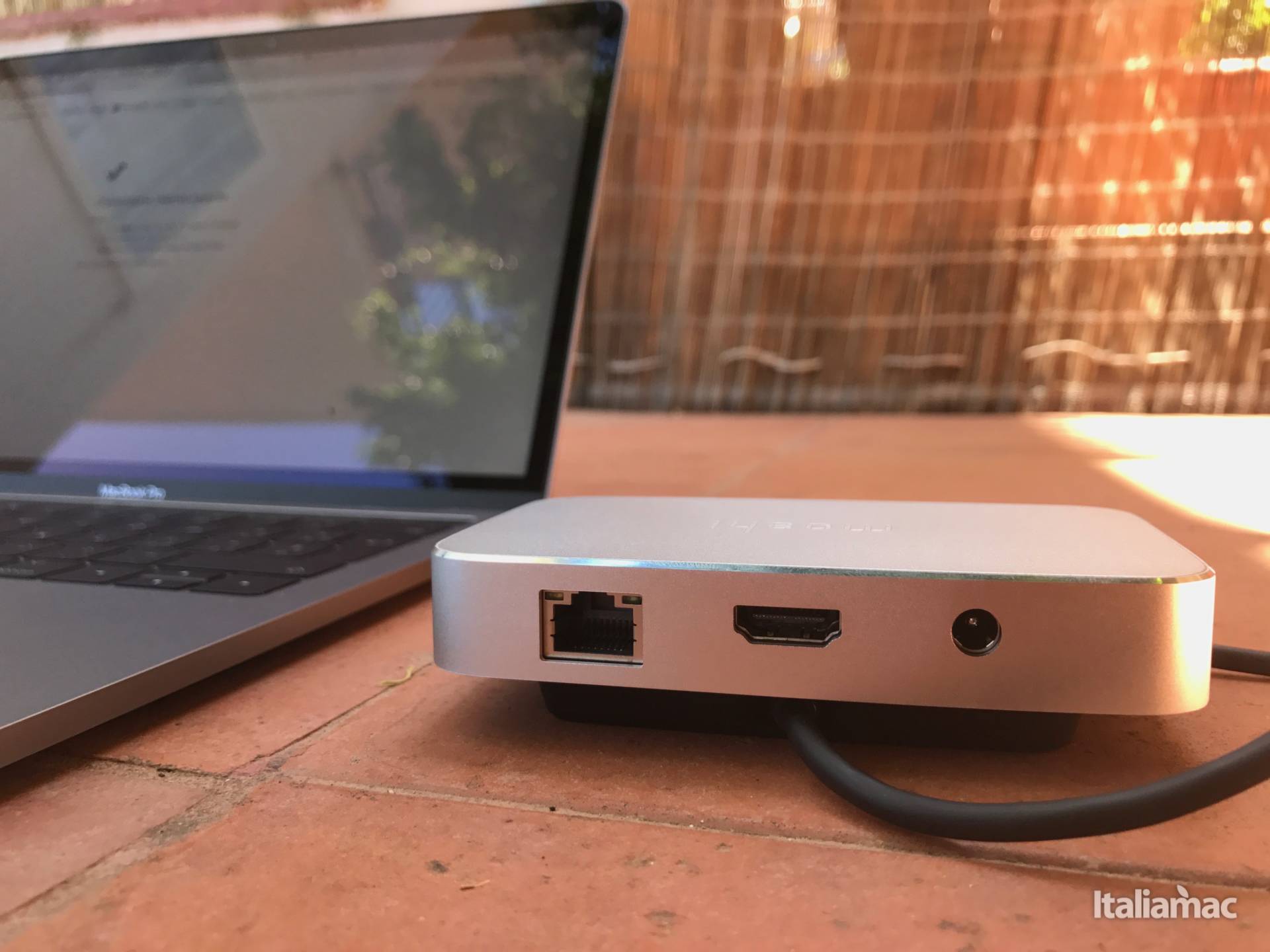 Symbus: L'hub USB-C da tavolo di Moshi 2