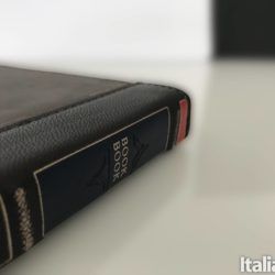 Book Book Vol 2 custodia a libro per MacBook