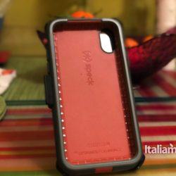 Le migliori cover per iPhone X sono quelle della serie Presidio di Speck 14