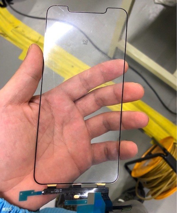 Trapelate le foto del presunto display di iPhone X Plus 1