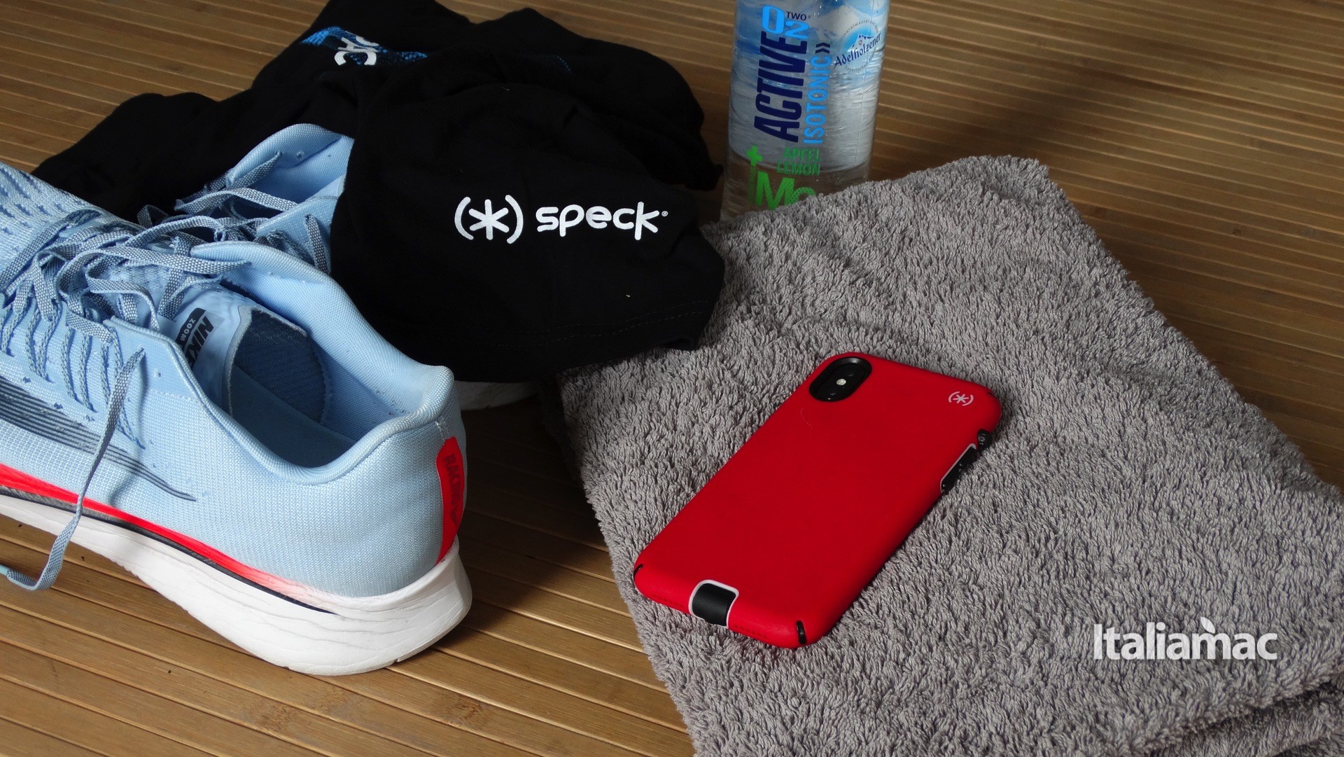 Presidio Sport Red by Speck