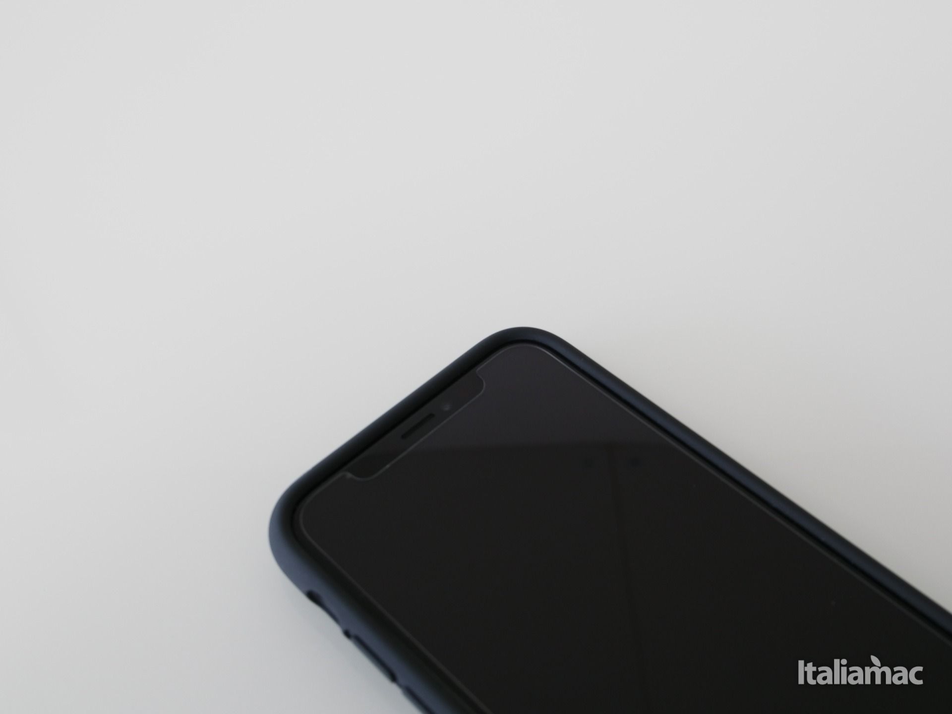 Recensione: Case, ricarica wireless e pellicola per iPhone X di Karapax 3