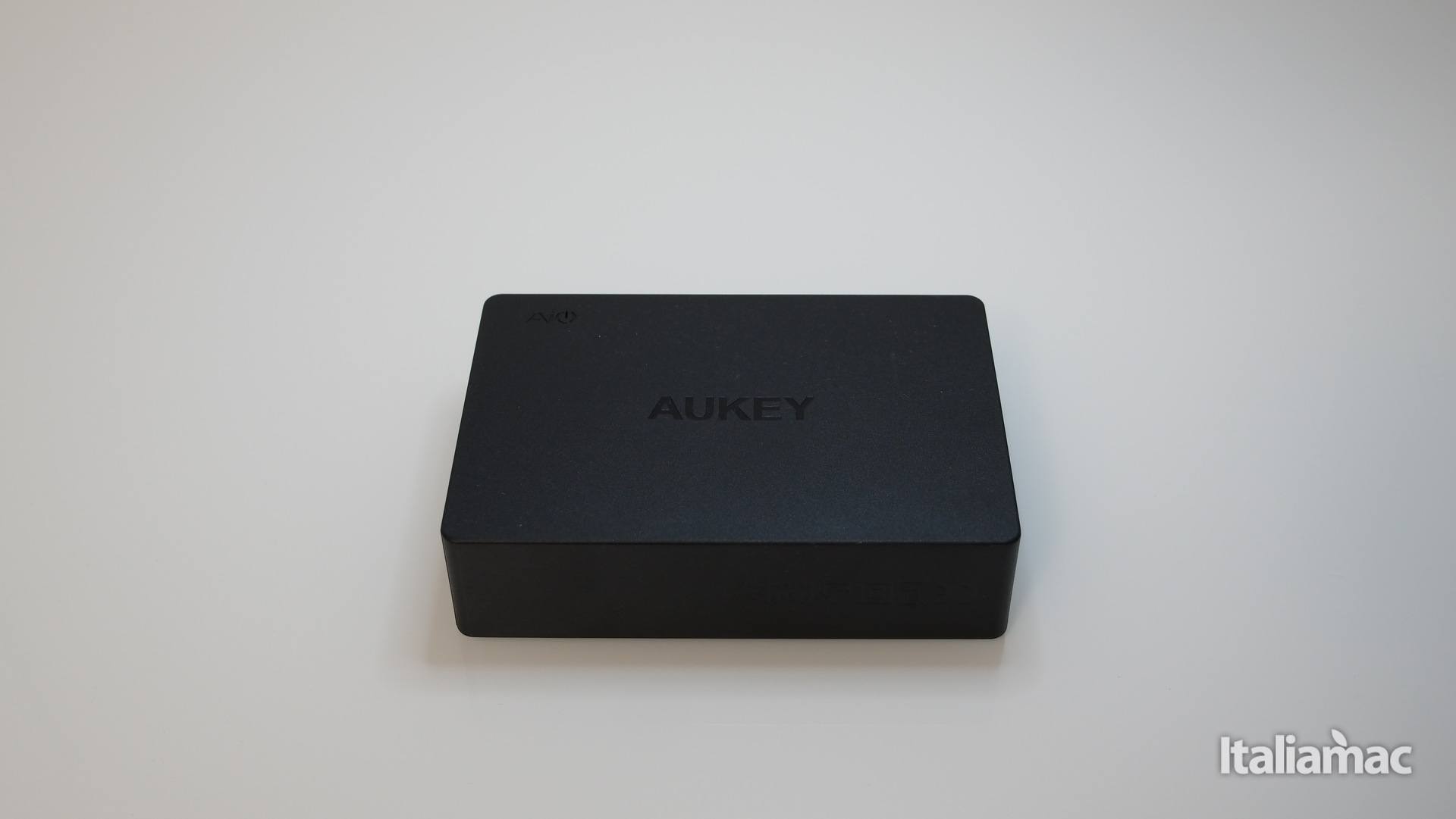 AUKEY caricabatterie da tavolo con 6 porte USB e ricarica rapida 5