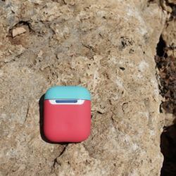 Elago Italian Rose e Coral Blu: Il case in silicone morbido per AirPods 9