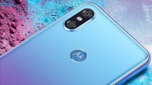 Da Motorola arriva P30 il clone dell'iPhone X 1