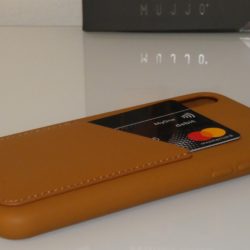 Proteggi il tuo nuovo iPhone XS Max o XR con le custodie in pelle Mujjo 7