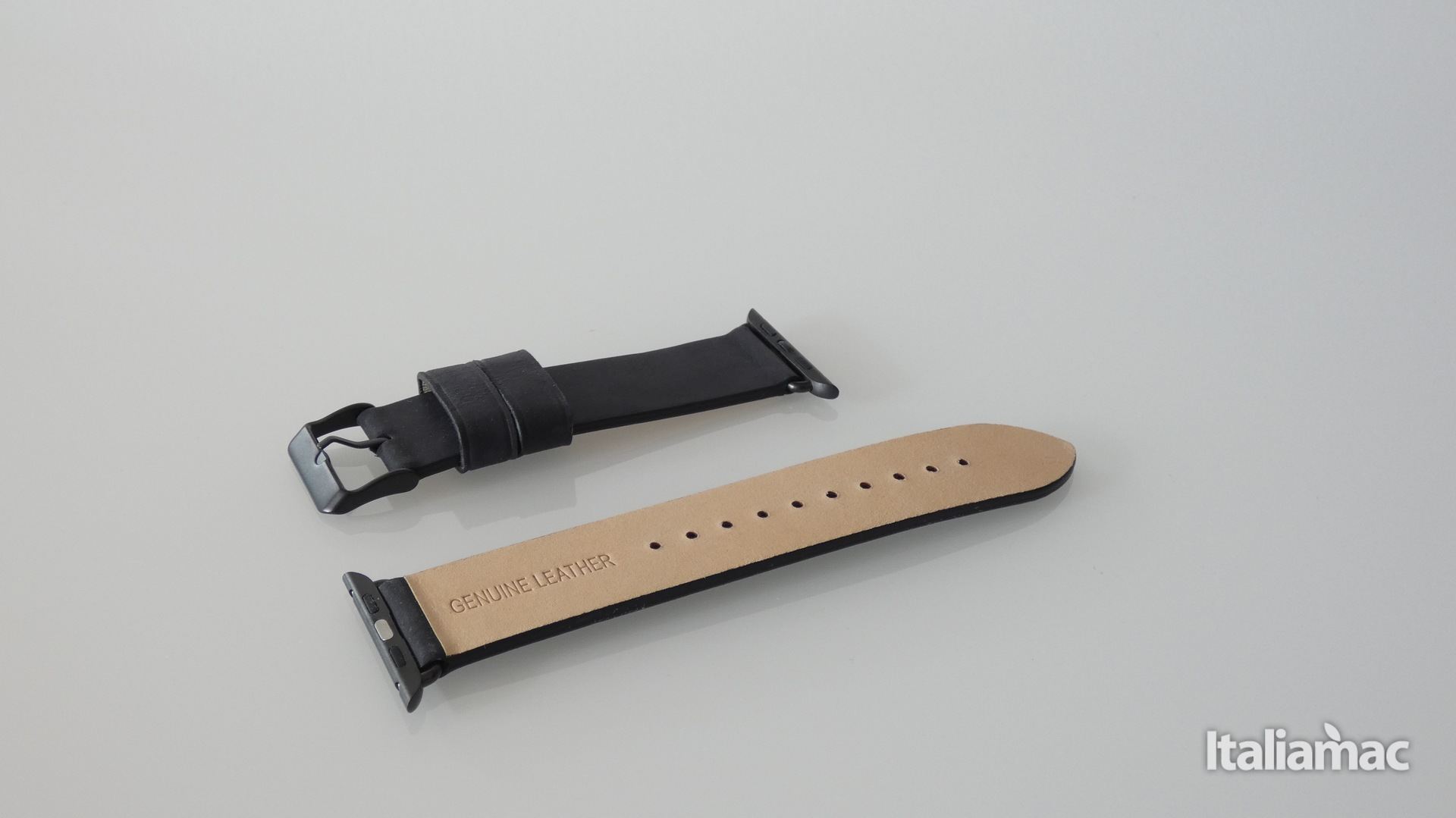 Monowear: Cinturini in vera pelle e di nylon per Apple Watch 6