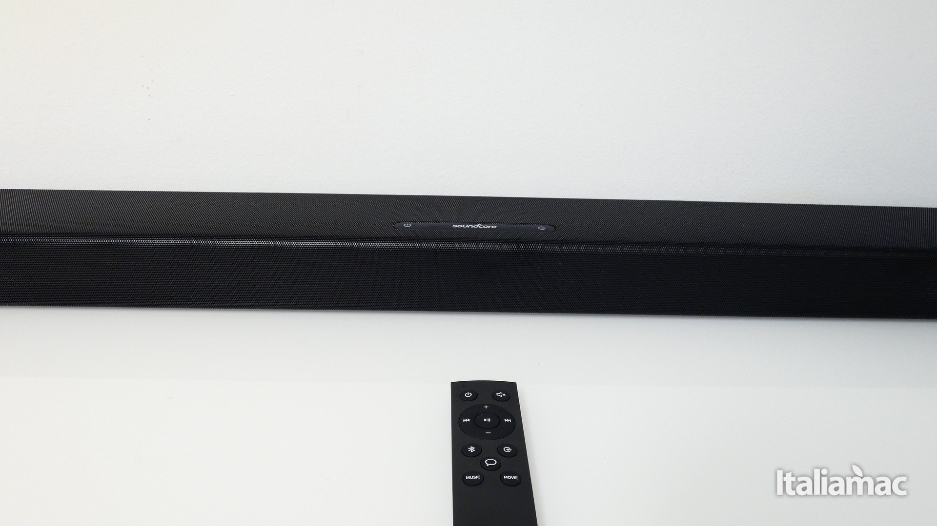 Soundcore Infini la soundbar potente con subwoofer integrati 4