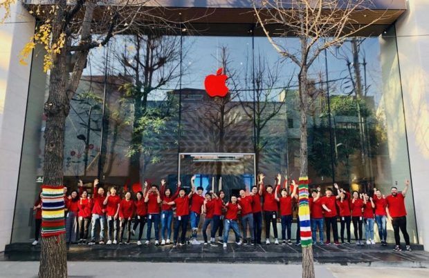 Apple: loghi rossi per onorare la giornata mondiale contro l'AIDS 1