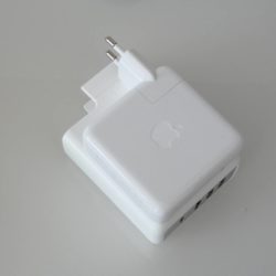 DockCase: Trasforma il caricabatterie USB-C di MacBook Pro / Air in un hub 12