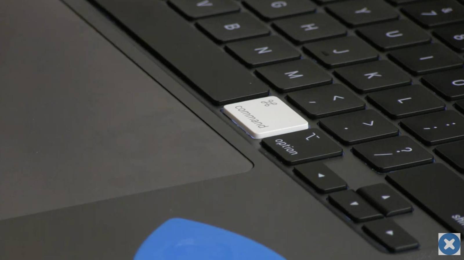 La tastiera di MacBook Pro 16" non ha più segreti grazie a iFixit 1