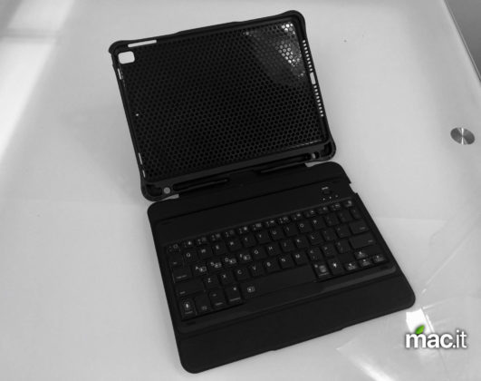 Recensione Custodia per iPad con tastiera bluetooth di Inateck 5