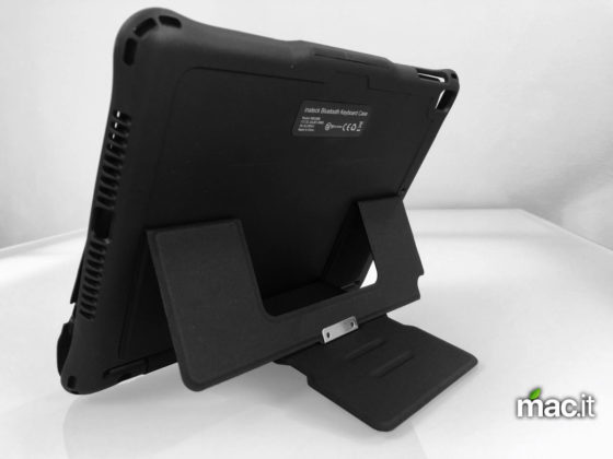 Recensione Custodia per iPad con tastiera bluetooth di Inateck 7