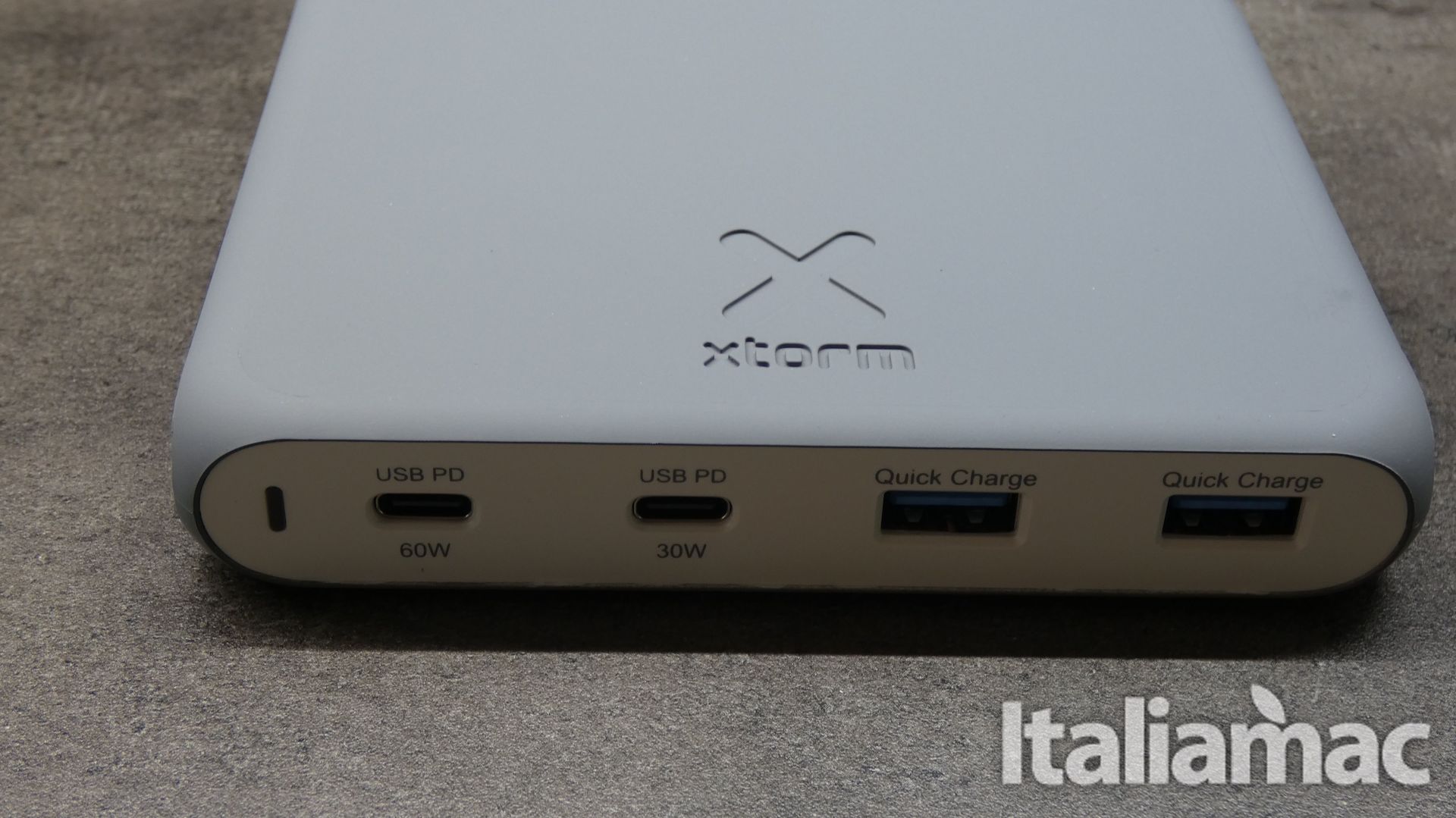 Xtorm Hub Edge con 2 porte USB-C e 2 USB 3.0 8