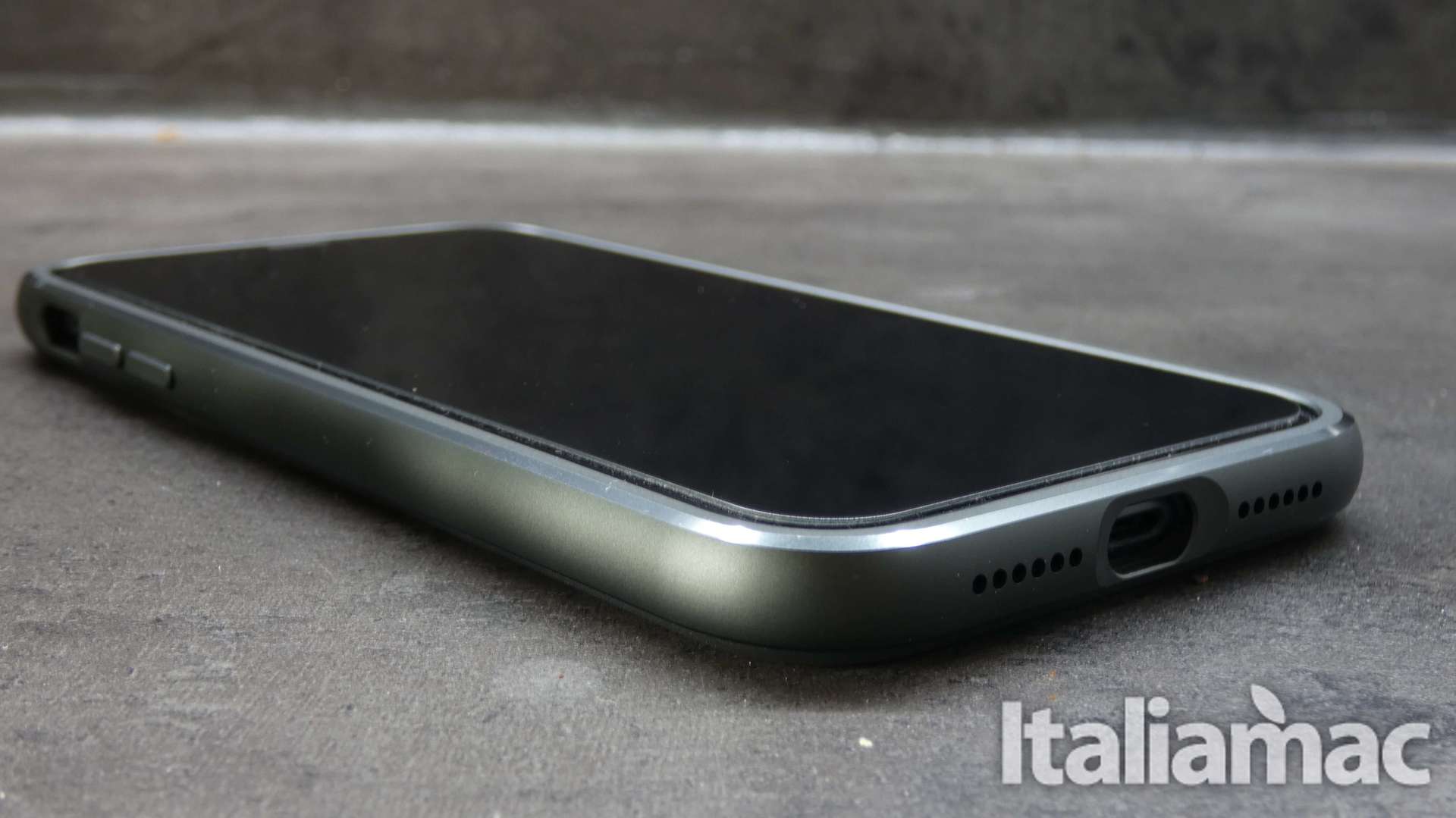 EXOFRAME di Laut: La custodia silicone + frame in alluminio per iPhone 11 5