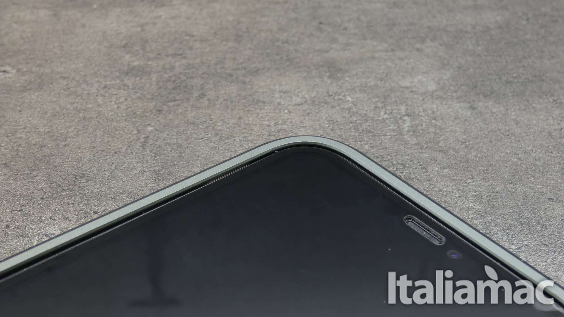 EXOFRAME di Laut: La custodia silicone + frame in alluminio per iPhone 11 6