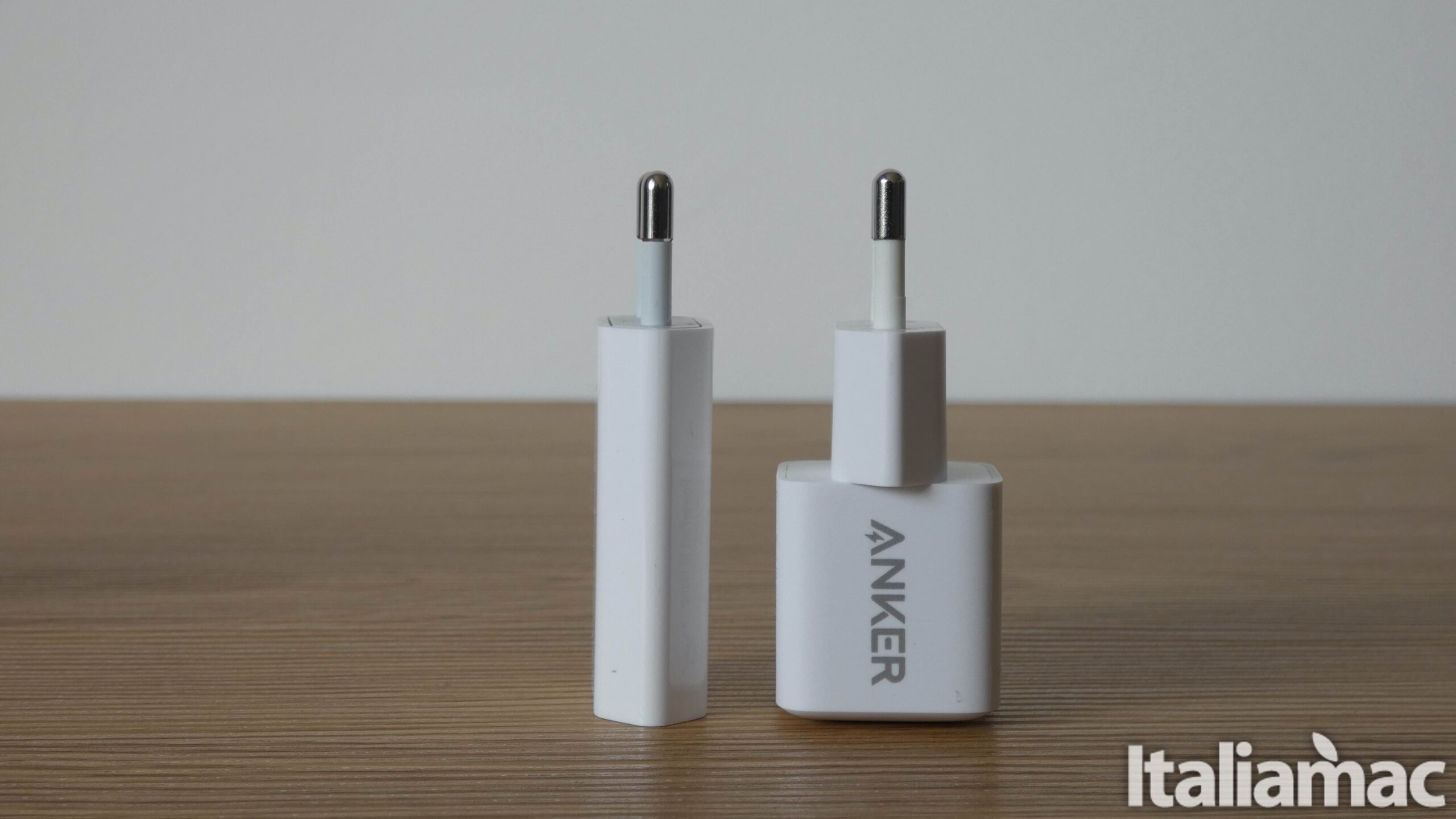 Anker Power Port III Nano: L'alternativa al caricabatterie Apple da 20W 4