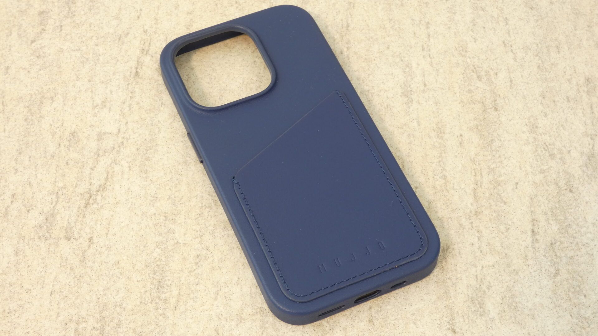 Cover Mujjo per iPhone 14 Pro: Quando l'eleganza incontra la protezione 8