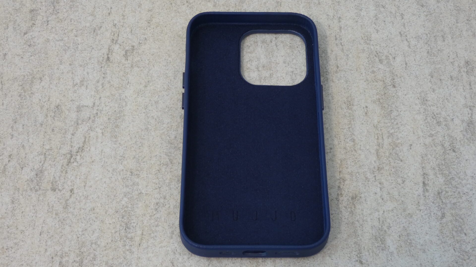 Cover Mujjo per iPhone 14 Pro: Quando l'eleganza incontra la protezione 4