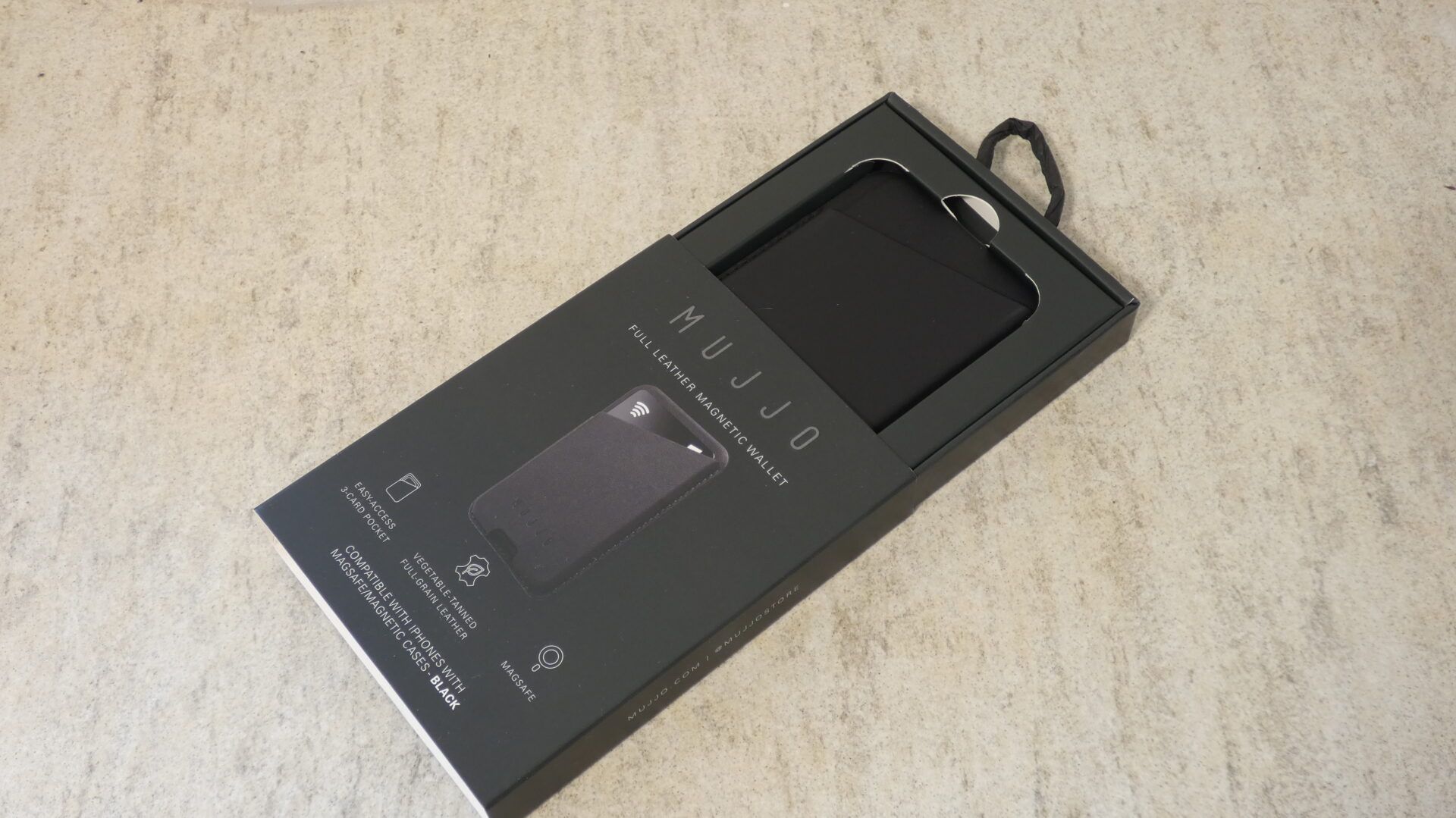 Mujjo Magnetic Wallet: Il portafoglio magnetico per iPhone 3