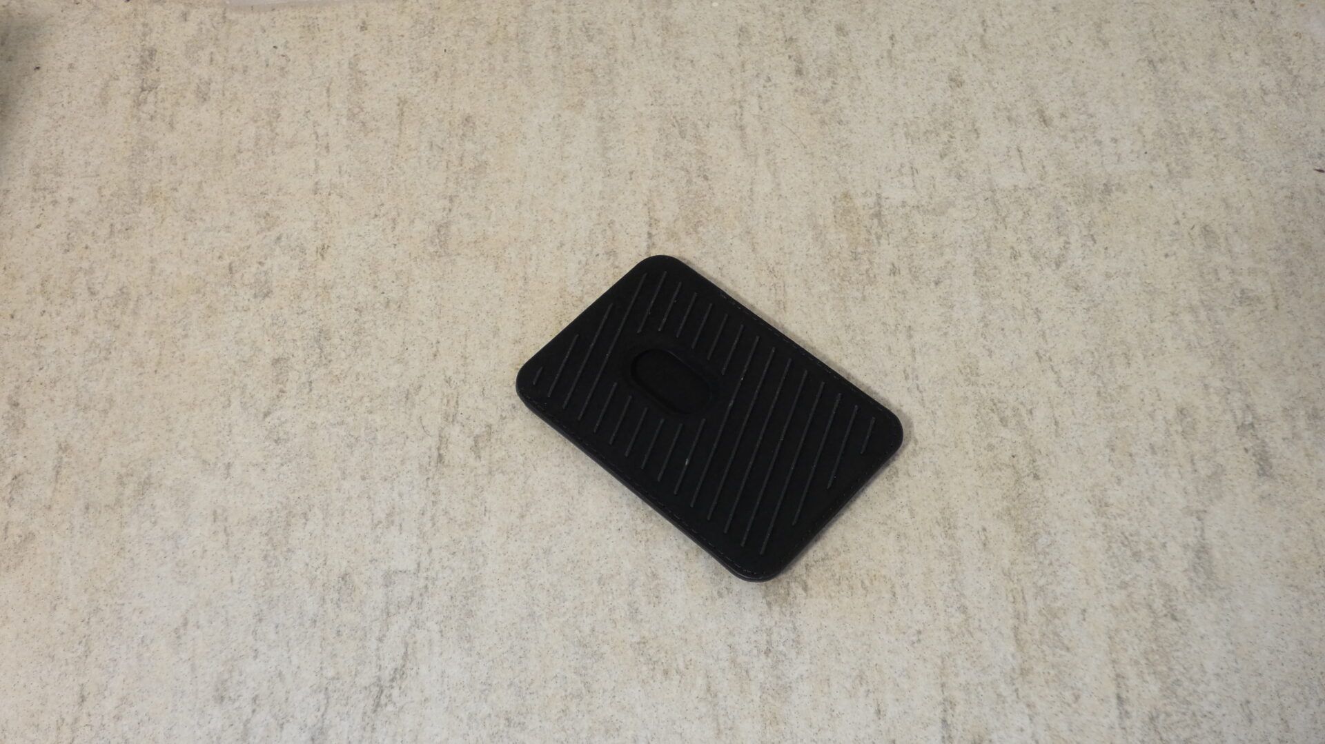 Mujjo Magnetic Wallet: Il portafoglio magnetico per iPhone 7