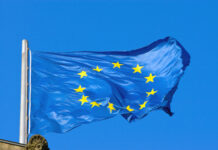 Apple potrebbe pagare la multa da 14 miliardi all’UE European flag