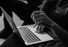 I MacBook di Apple hanno caratteristiche interessanti per i giochi, anche mobile.