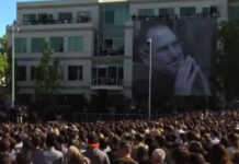 Il tributo di Jonathan Ive a Steve Jobs al memoriale Apple (2011)